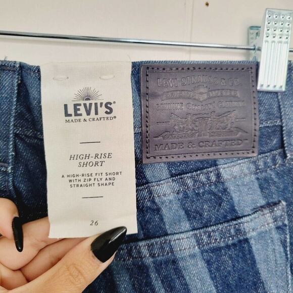 Levi's Denim Booty Shorts Womens Size 26 Laser Striped High Rise Raw Hem NEW - Picture 9 of 16